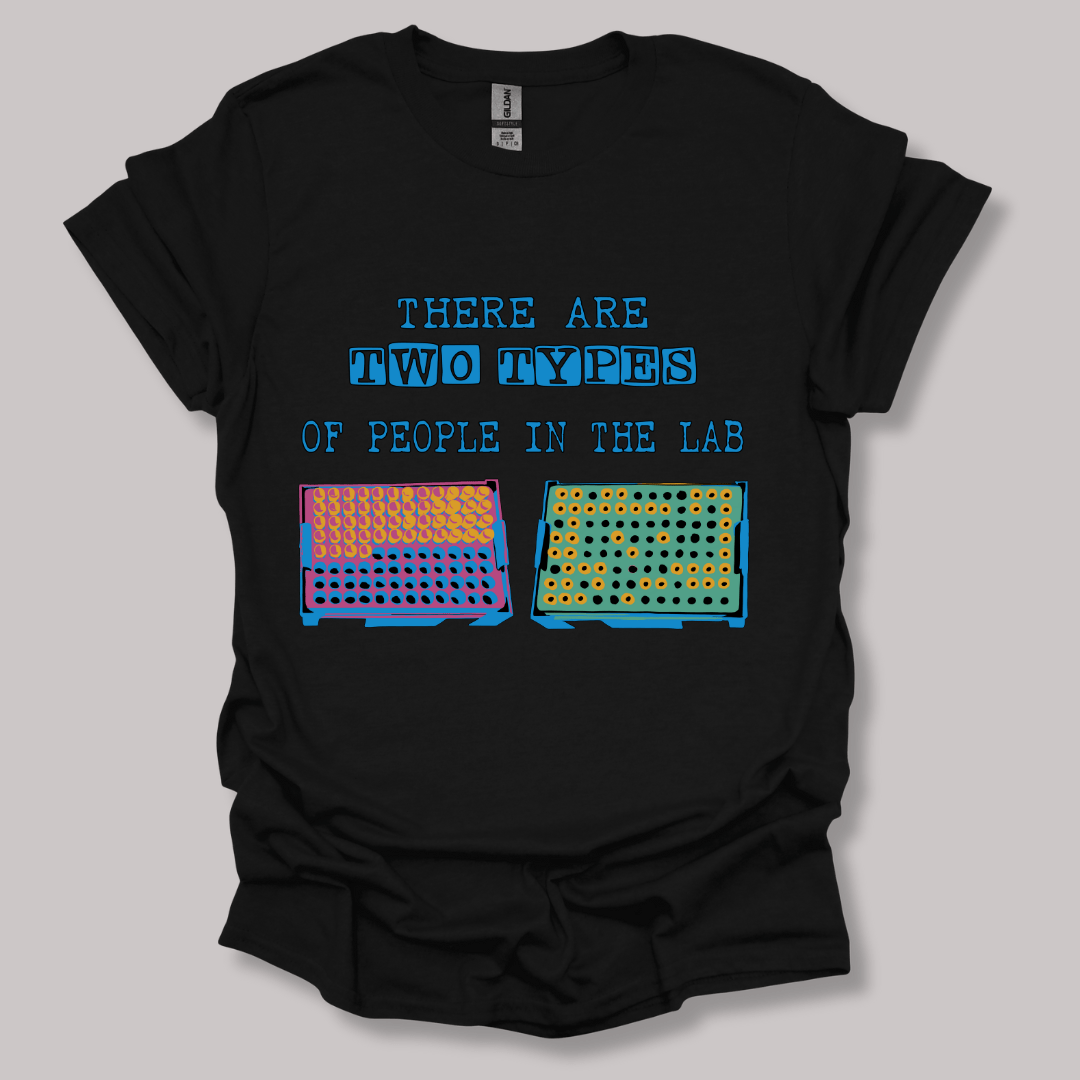 There Are Two Types Of People In The Lab  T-shirt Black / S