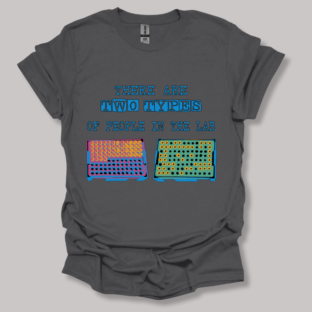 There Are Two Types Of People In The Lab  T-shirt Charcoal / S