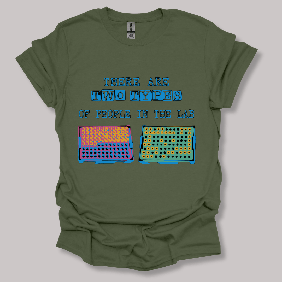 There Are Two Types Of People In The Lab  T-shirt Military Green / S